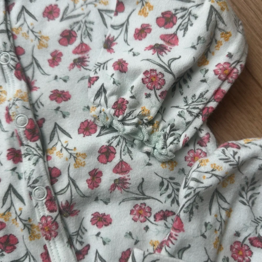 Laura Ashley Baby Floral Print 6-9M Button Up Sleeper with Matching Hat